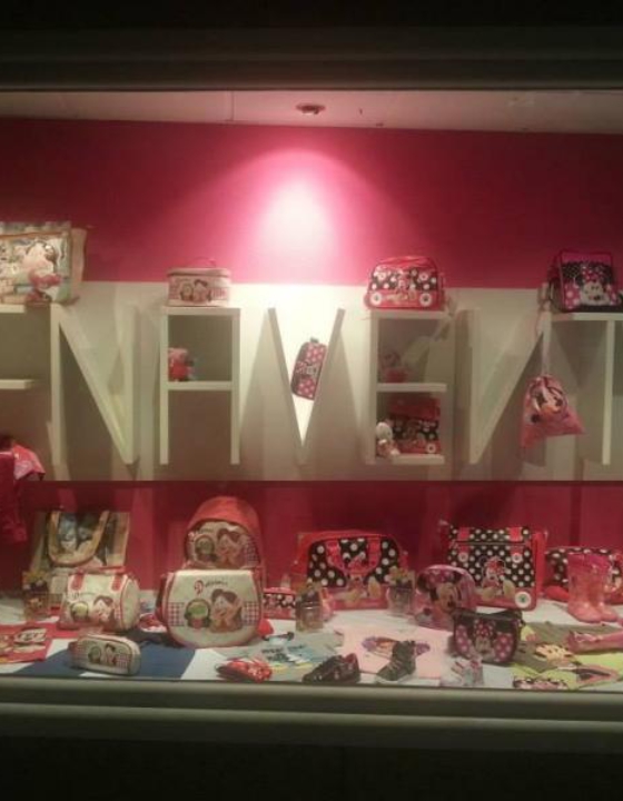 Minnistore Benavente con Mickey y Minnie ayudando a los niños del Sahara