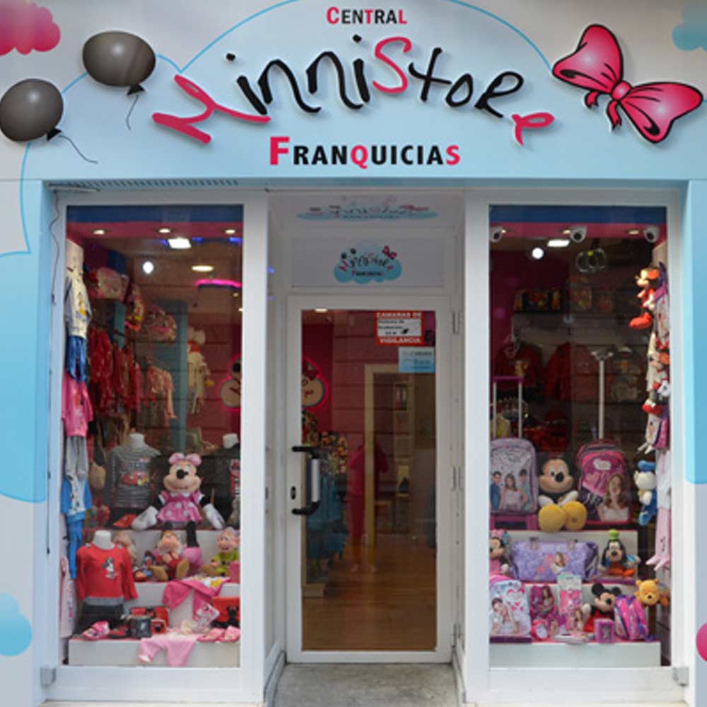 Entrada fachada franquicia Minnistore