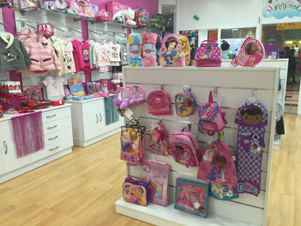 interior tienda franquicia minnistore centro comercial alcampo alboraya valencia