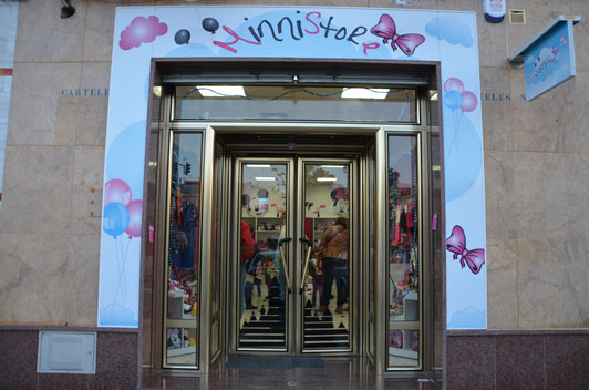 fachada tienda minnistore mairena de alcor sevilla